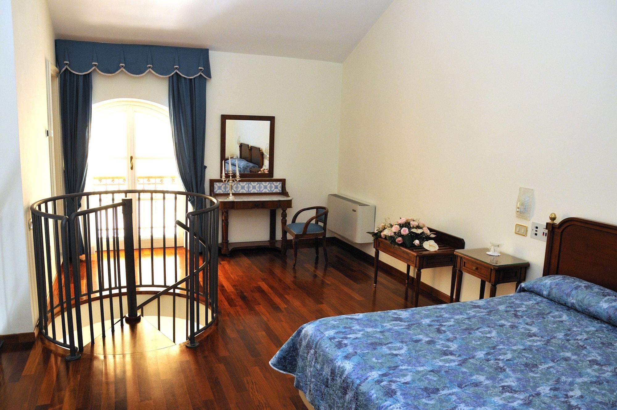 Villa Irlanda Grand Hotel Gaeta Esterno foto